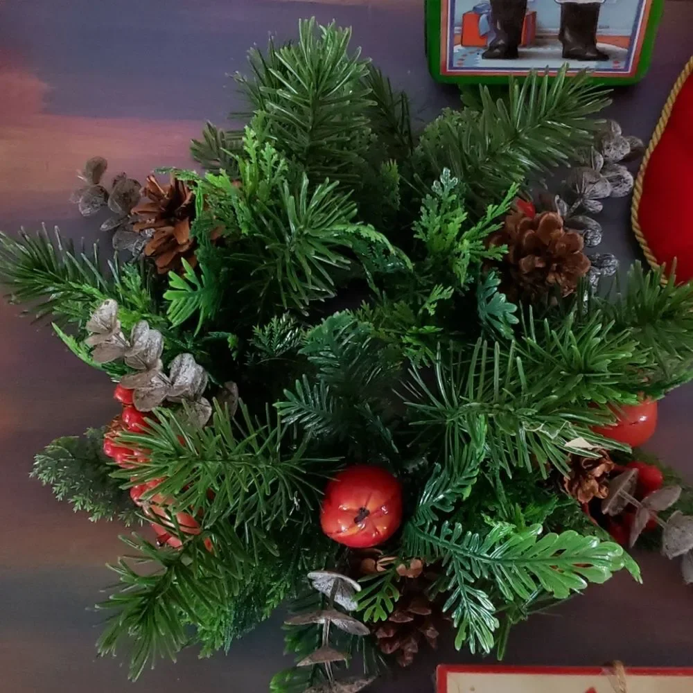 Lot of 6 Christmas Items